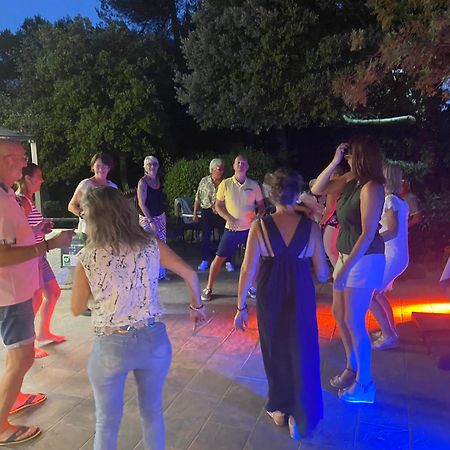 Les Arbousiers Village Hotel Provencal La Roquebrussanne 外观 照片