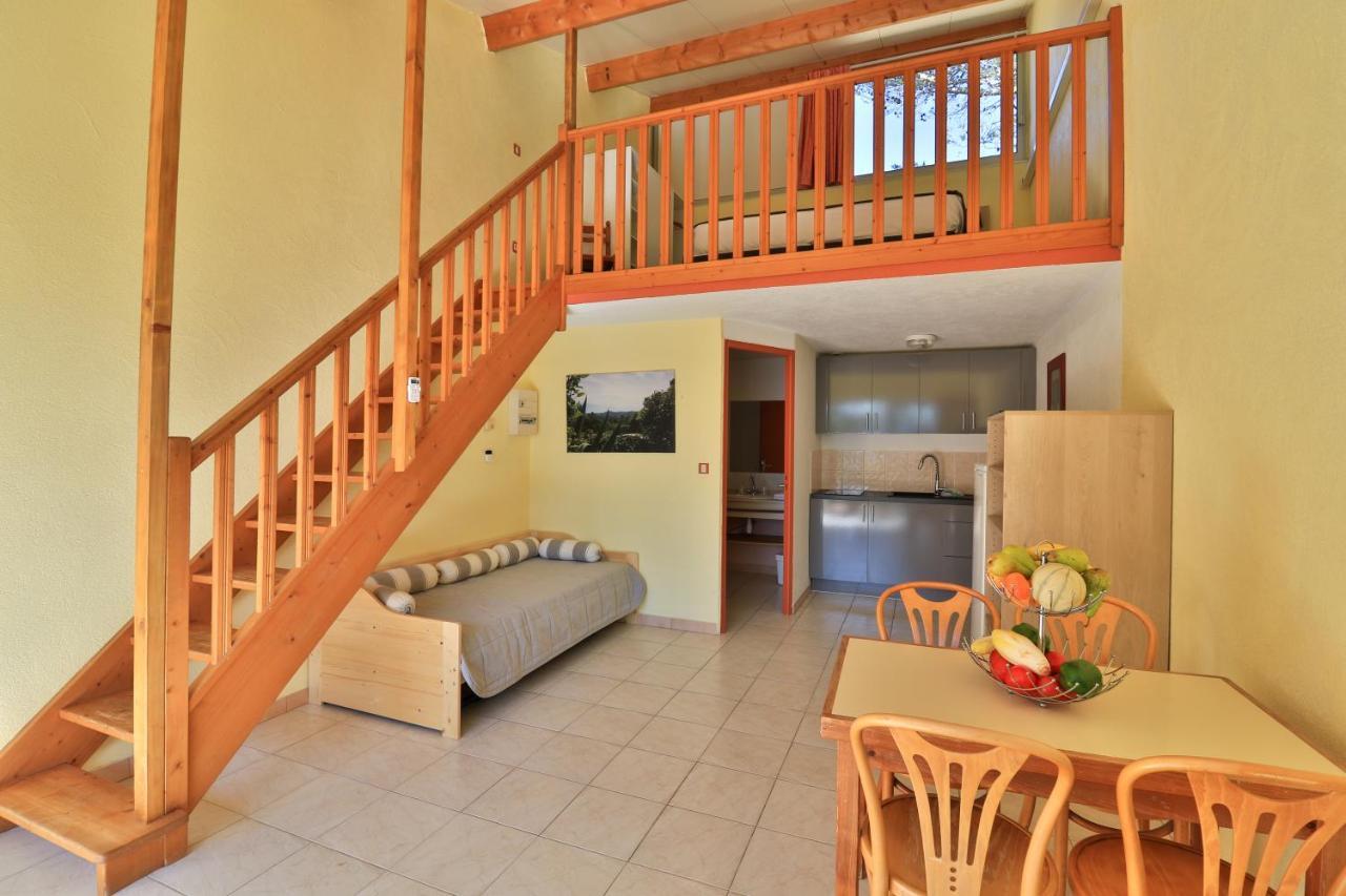 Les Arbousiers Village Hotel Provencal La Roquebrussanne 外观 照片