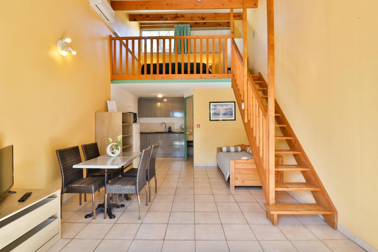 Les Arbousiers Village Hotel Provencal La Roquebrussanne 外观 照片