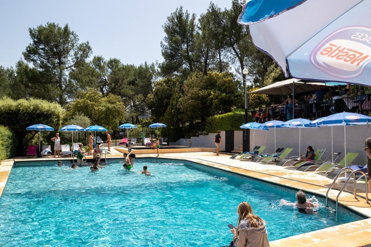 Les Arbousiers Village Hotel Provencal La Roquebrussanne 外观 照片