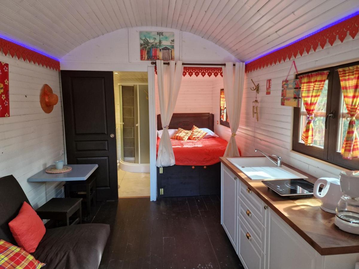 Les Arbousiers Village Hotel Provencal La Roquebrussanne 外观 照片