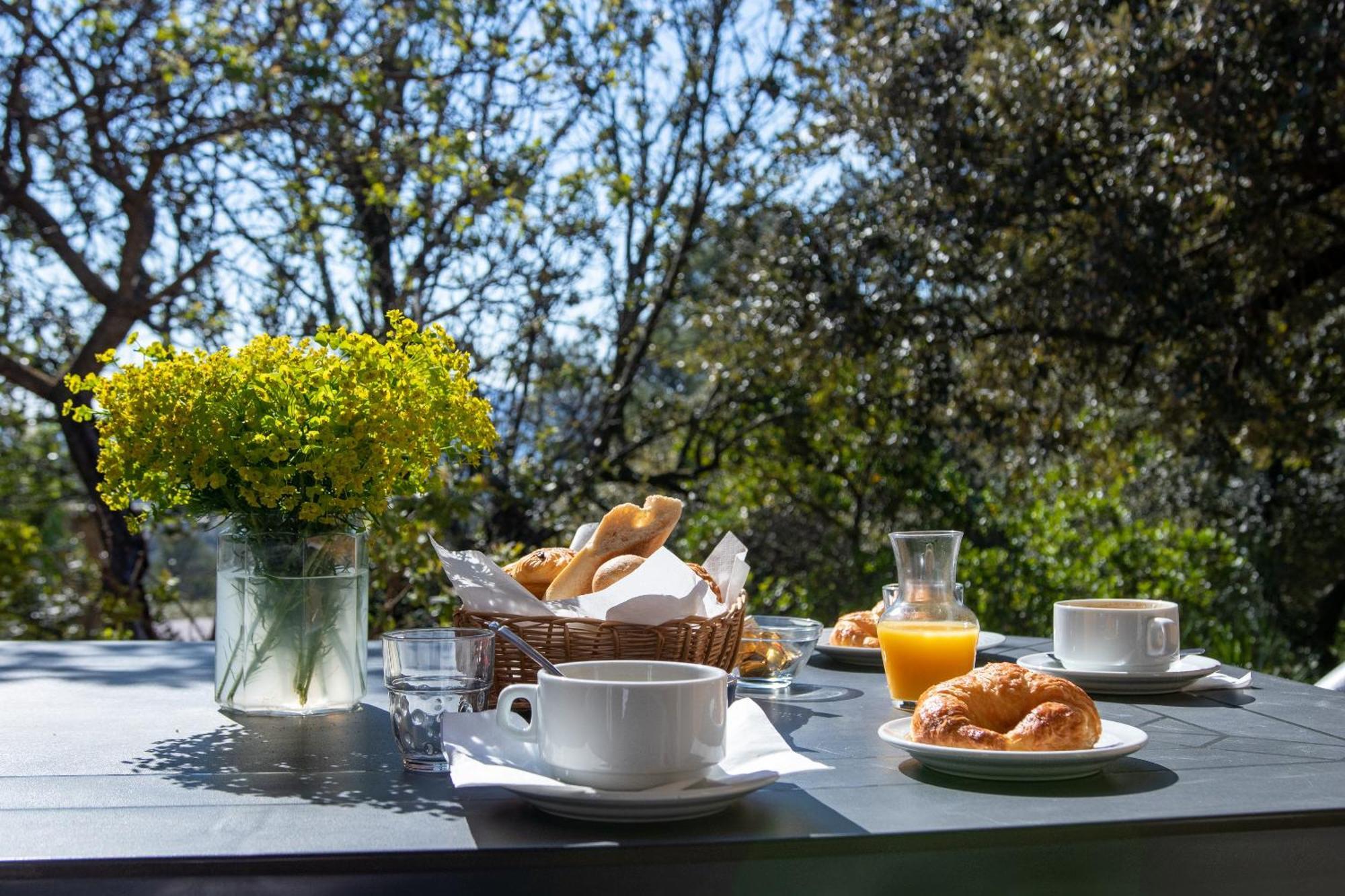 Les Arbousiers Village Hotel Provencal La Roquebrussanne 外观 照片