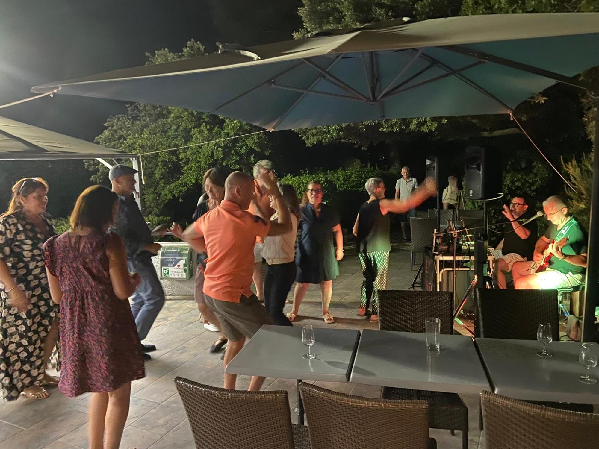 Les Arbousiers Village Hotel Provencal La Roquebrussanne 外观 照片