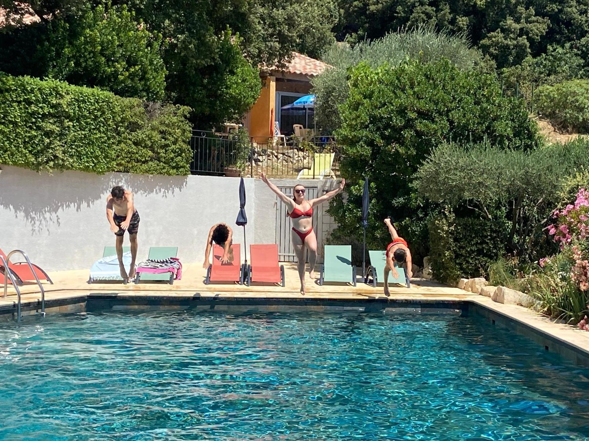 Les Arbousiers Village Hotel Provencal La Roquebrussanne 外观 照片