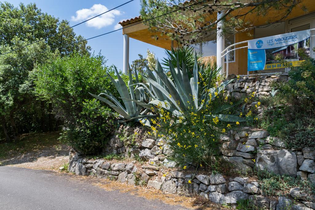 Les Arbousiers Village Hotel Provencal La Roquebrussanne 外观 照片