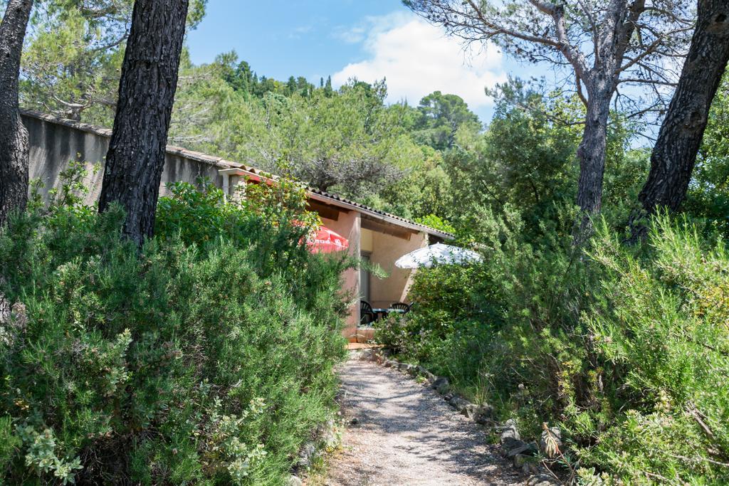 Les Arbousiers Village Hotel Provencal La Roquebrussanne 外观 照片