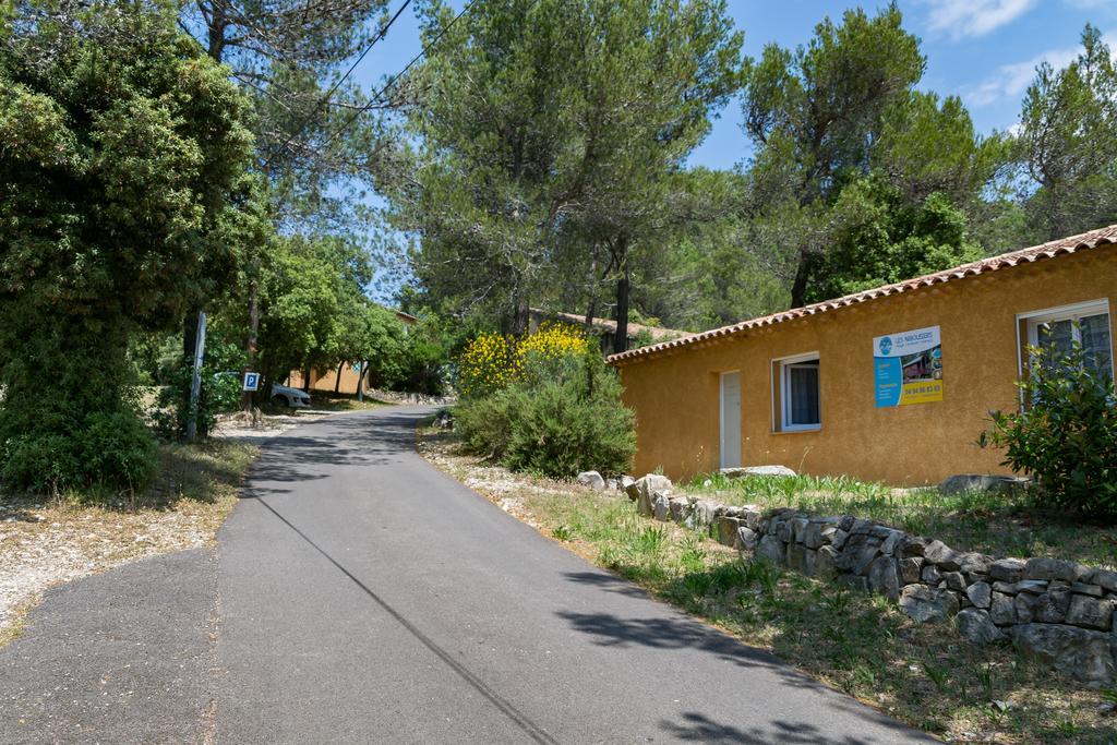 Les Arbousiers Village Hotel Provencal La Roquebrussanne 外观 照片