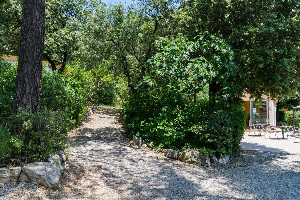 Les Arbousiers Village Hotel Provencal La Roquebrussanne 外观 照片